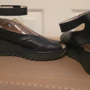 Fly London Shoes Womens 8.5 Black Leather Ankle Strap Yala Sandals